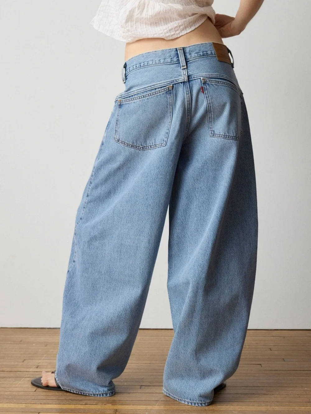 Levi’s Super Baggy Barrel Jean - Picture 3 of 4